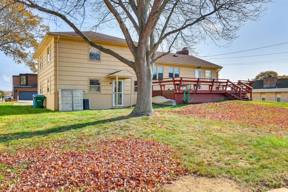 4 Mi to Beach: Furnished Deck at Waterford Home! House in Waterford