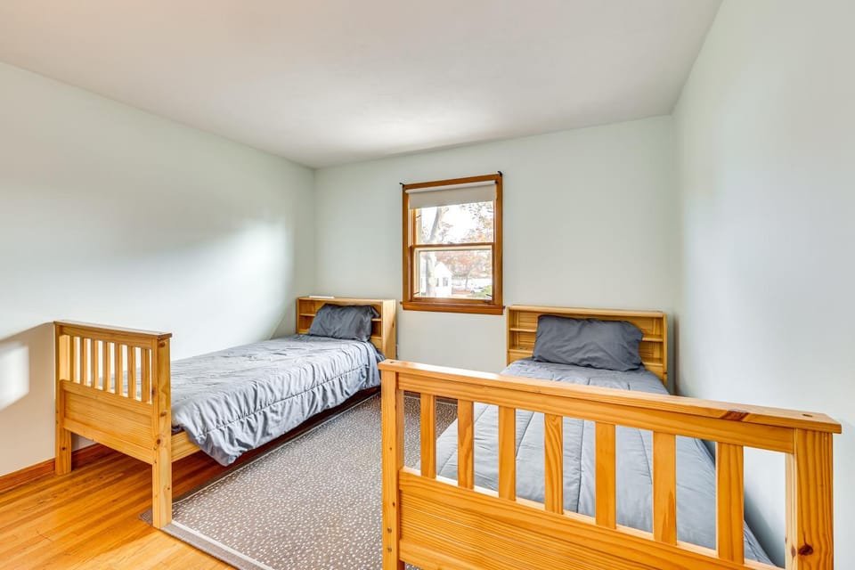 4 Mi to Beach: Furnished Deck at Waterford Home! House in Waterford