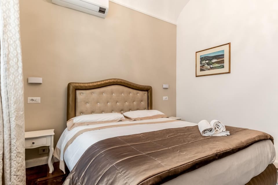 Bed, Photo of the whole room, Bedroom, towels, air conditioner