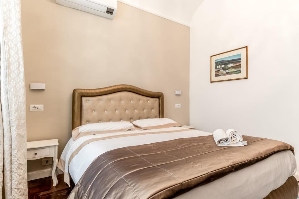 Bed, Photo of the whole room, Bedroom, towels, air conditioner