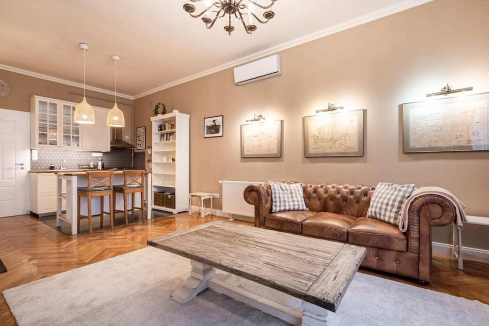 Living room, Dining area, air conditioner