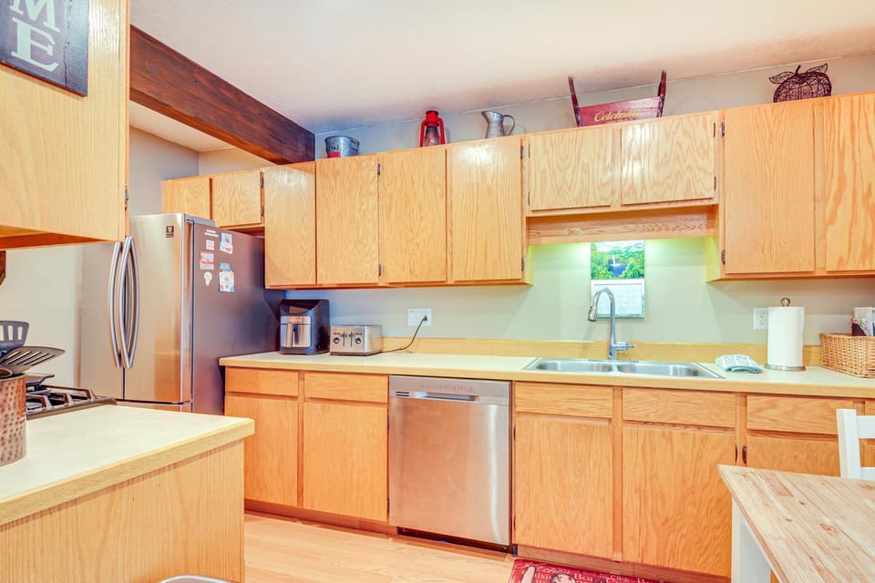 Walk to Giant Steps & Hot Tub: Brian Head Condo! House in Brian Head