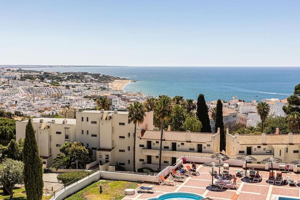 Studio avec vue mer et piscine Algarve Portugal Apartment in Guia