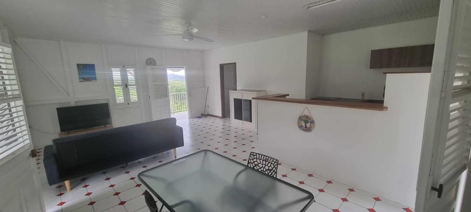 Haut de villa 1chambre climatisée à 3min de l'habitation Clément Apartment in Martinique