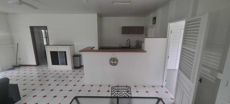 Haut de villa 1chambre climatisée à 3min de l'habitation Clément Apartment in Martinique