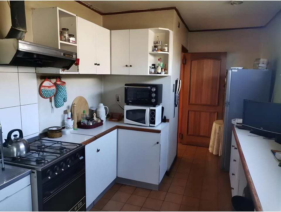 Kitchen or kitchenette, dishwasher