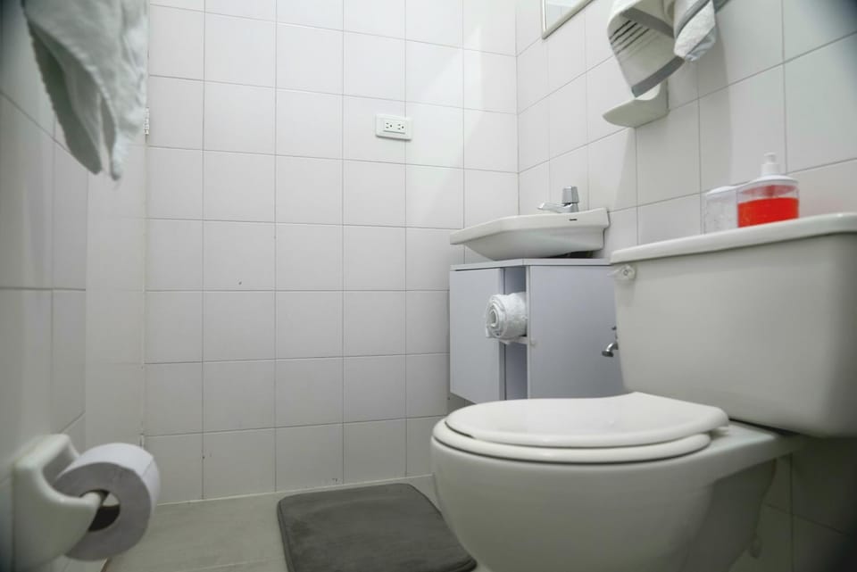 Toilet, Bathroom, towels