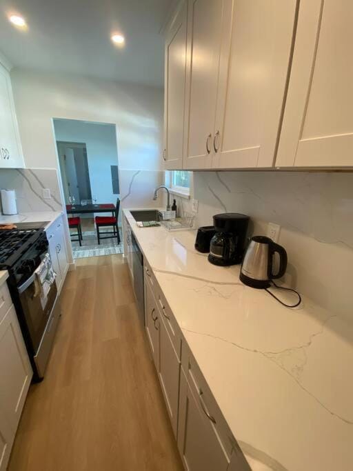 4 Stanford! Furnished Apartment, Gated Parking, Laundry Apartment in East Palo Alto
