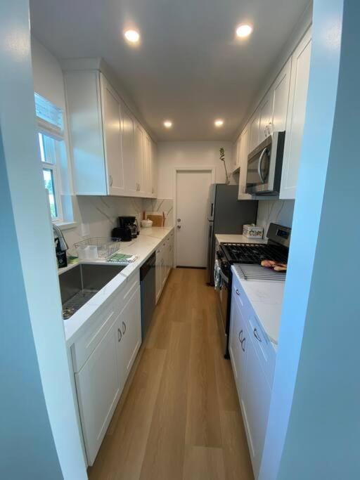4 Stanford! Furnished Apartment, Gated Parking, Laundry Apartment in East Palo Alto