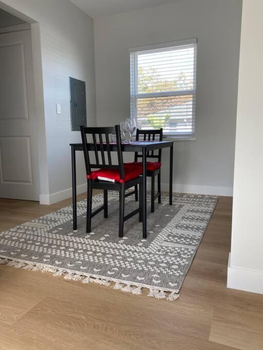 4 Stanford! Furnished Apartment, Gated Parking, Laundry Apartment in East Palo Alto