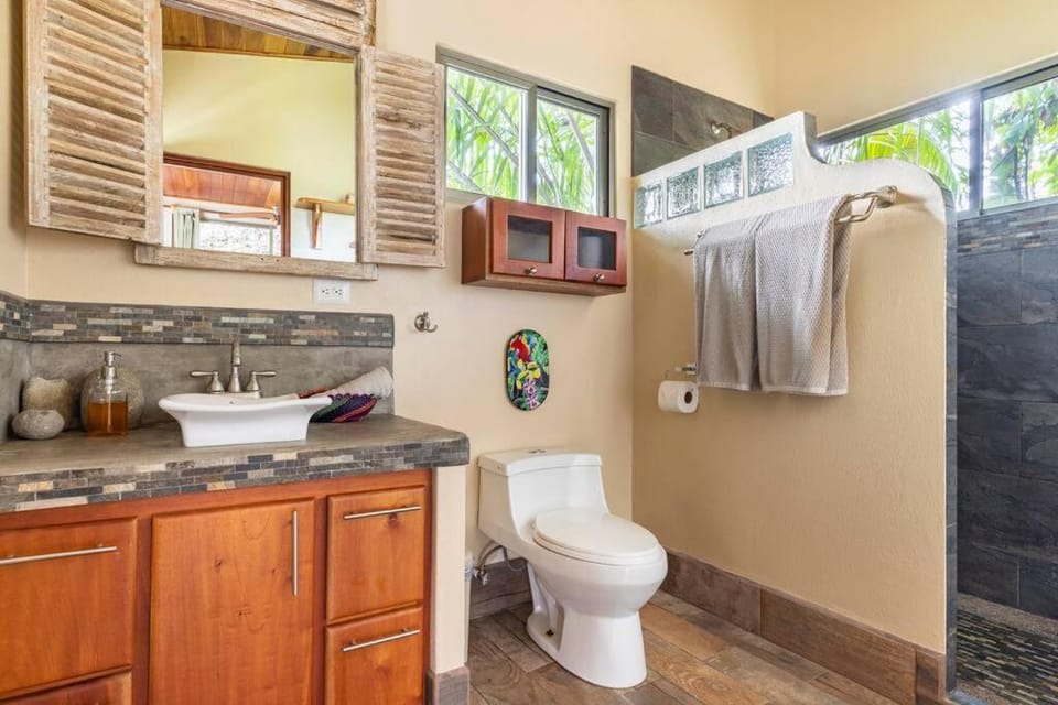 Casita Morpho, high speed wifi House in Uvita