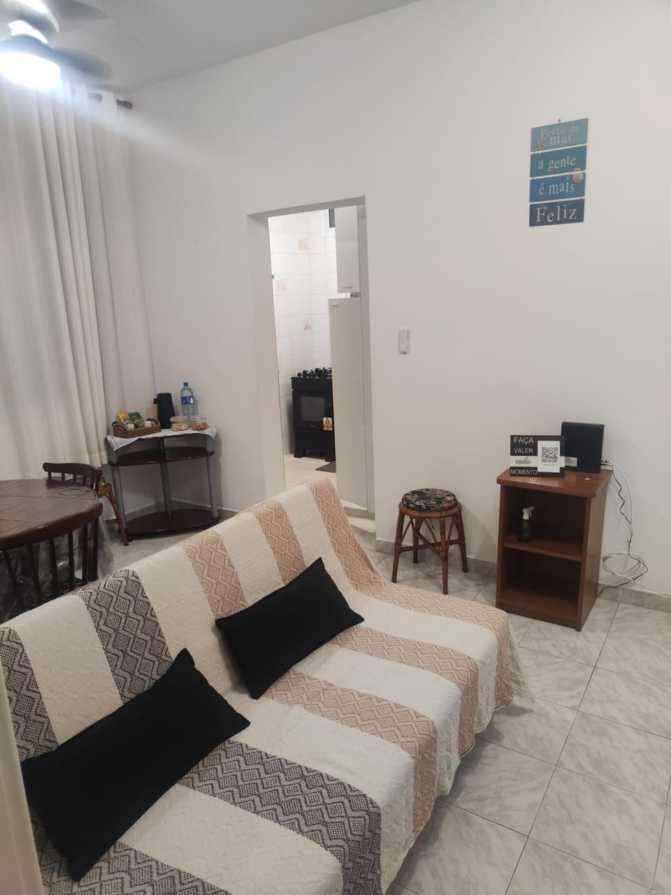 ótimo Apartamento Pitangueiras Guaruja bem localizado, 2qts wi-fi Apartment in State of São Paulo