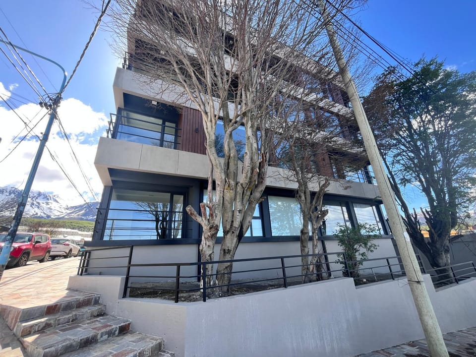 Property building, Facade/entrance, Day
