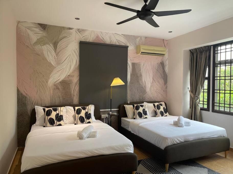 Cozy Sunny Home 12 Pax KTV Bukit Indah JB House in Johor Bahru