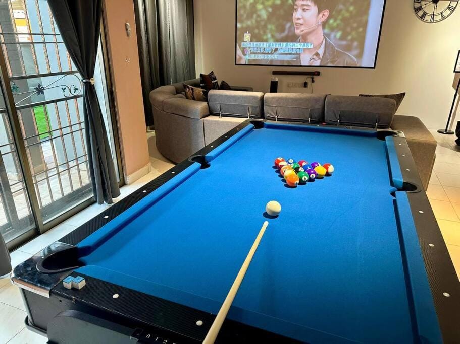 Cozy Holiday Home 18 Pax Bukit Indah JB House in Johor Bahru