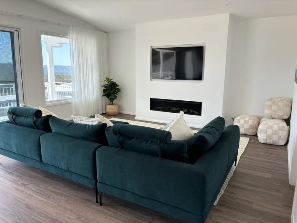 Aquila Beach Retreat House in Lake Macquarie