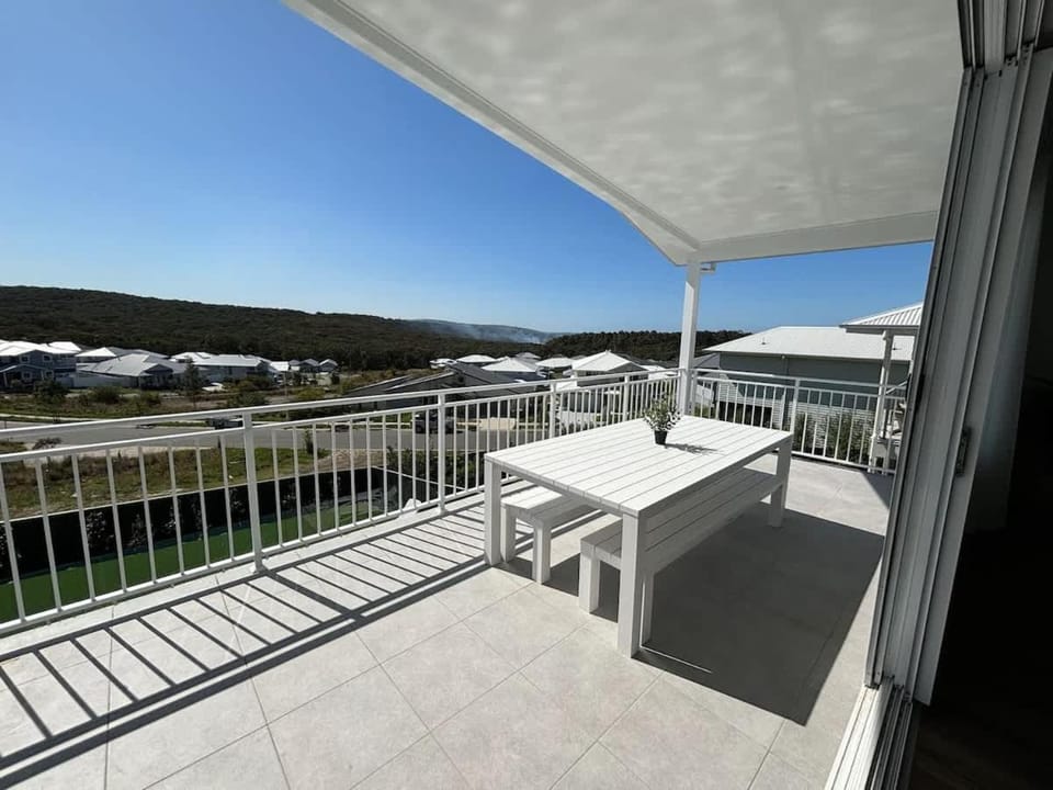 Aquila Beach Retreat House in Lake Macquarie