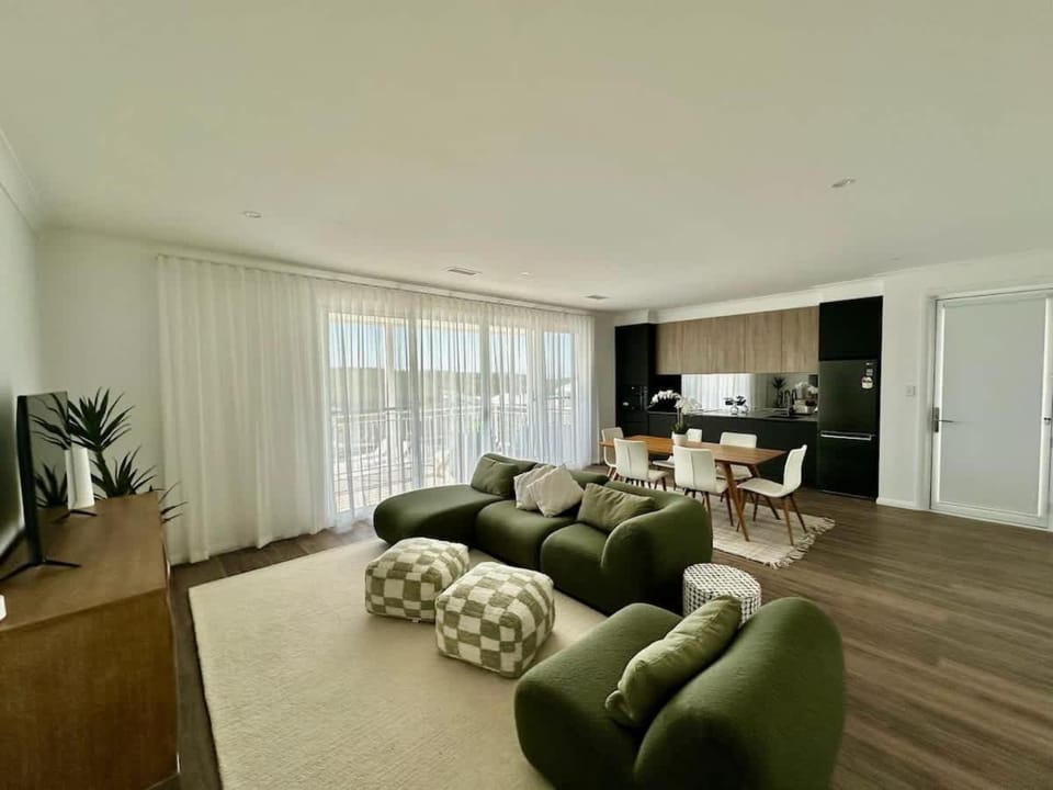 Aquila Beach Retreat House in Lake Macquarie