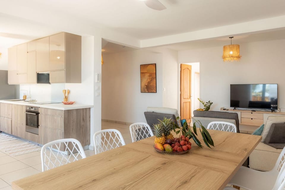 Communal lounge/ TV room, TV and multimedia, Kitchen or kitchenette, Dining area, oven, stove