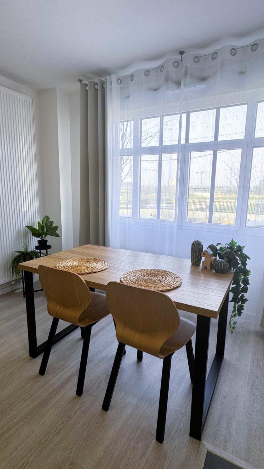 Seating area, Dining area