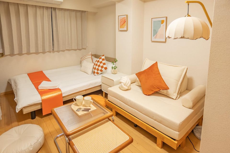 Bed, Seating area, Bedroom