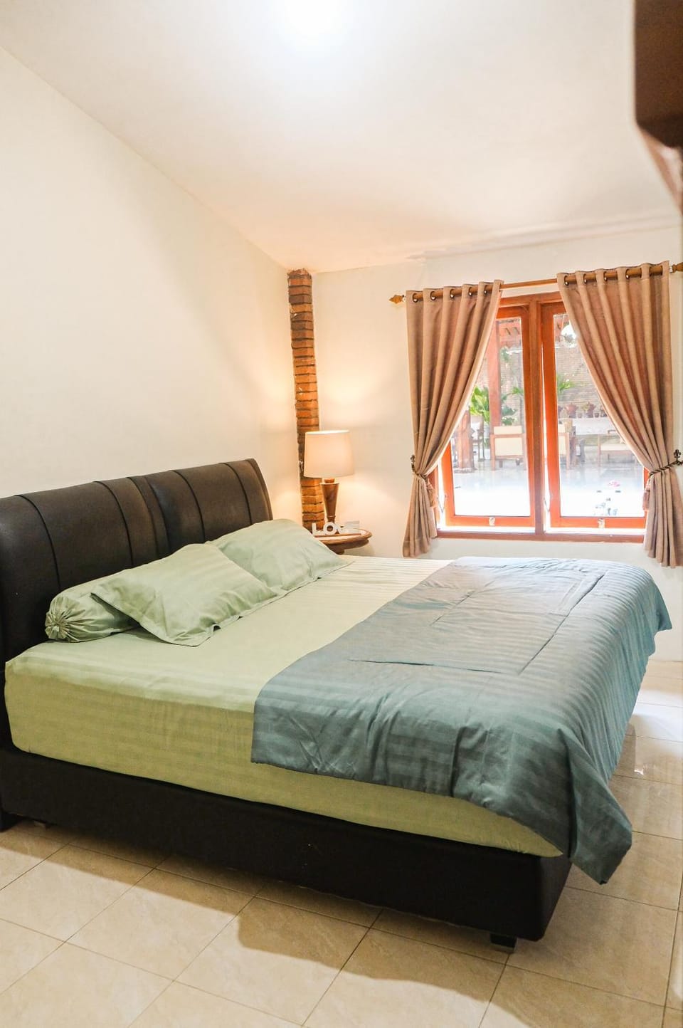 Bed, Bedroom, air conditioner