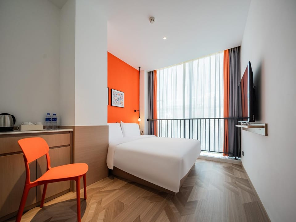 Bed, TV and multimedia, Photo of the whole room