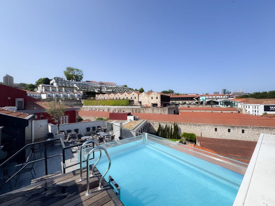 Day, Swimming pool