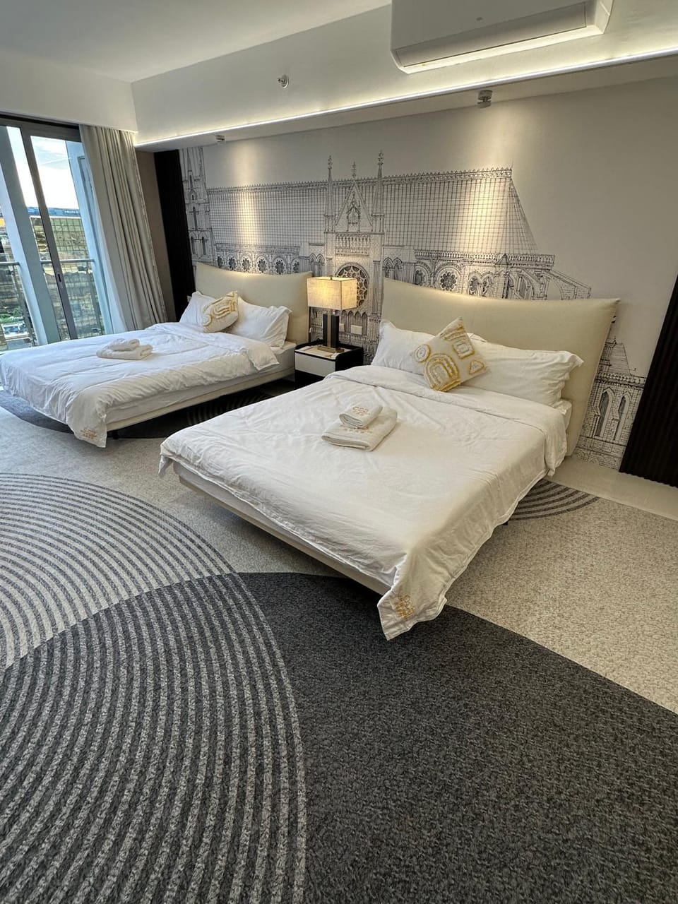 Bed, Bedroom, towels