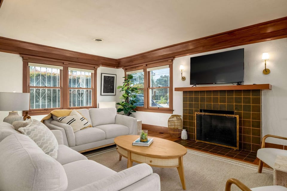 Falcon Chic Escape - Hot Tub - Modern - Proximity House in San Diego