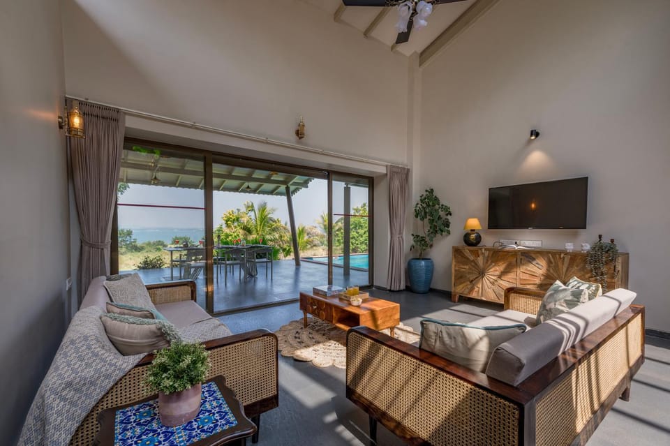 Communal lounge/ TV room, Communal lounge/ TV room, Facade/entrance, Bed, Natural landscape, Garden, Bathroom, TV and multimedia, View (from property/room), Balcony/Terrace, Living room, Seating area, Dining area, Evening entertainment, Bedroom, Pool view, Swimming pool, Breakfast, Lunch, Dinner