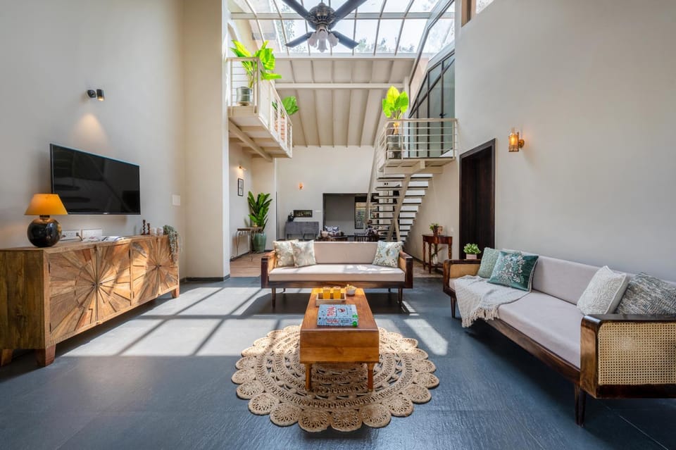 Communal lounge/ TV room, TV and multimedia, Living room, Seating area, Evening entertainment, air conditioner