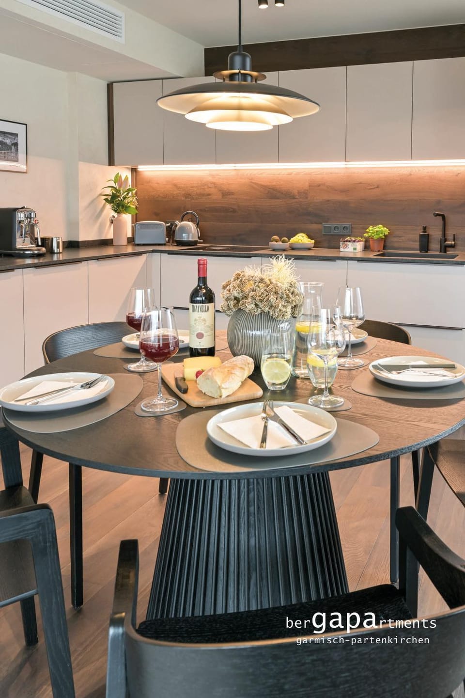 Coffee/tea facilities, Dining area, toaster, kitchen
