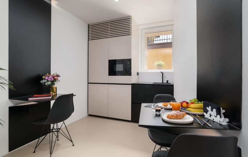Coffee/tea facilities, Food and drinks, Dining area, Italian breakfast, microwave, minibar