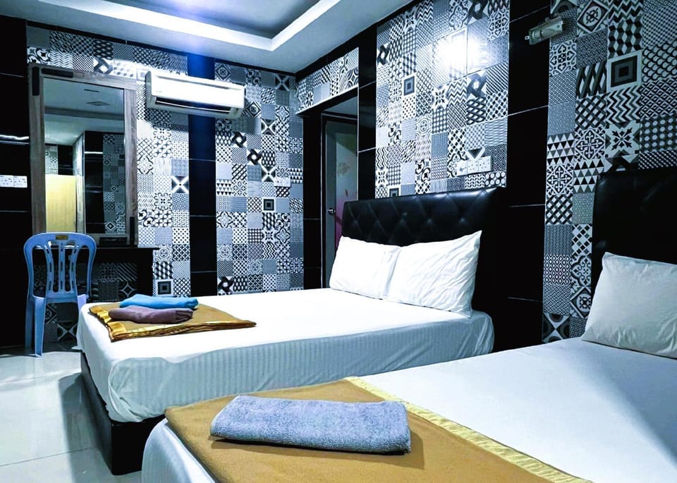 Bed, towels, air conditioner