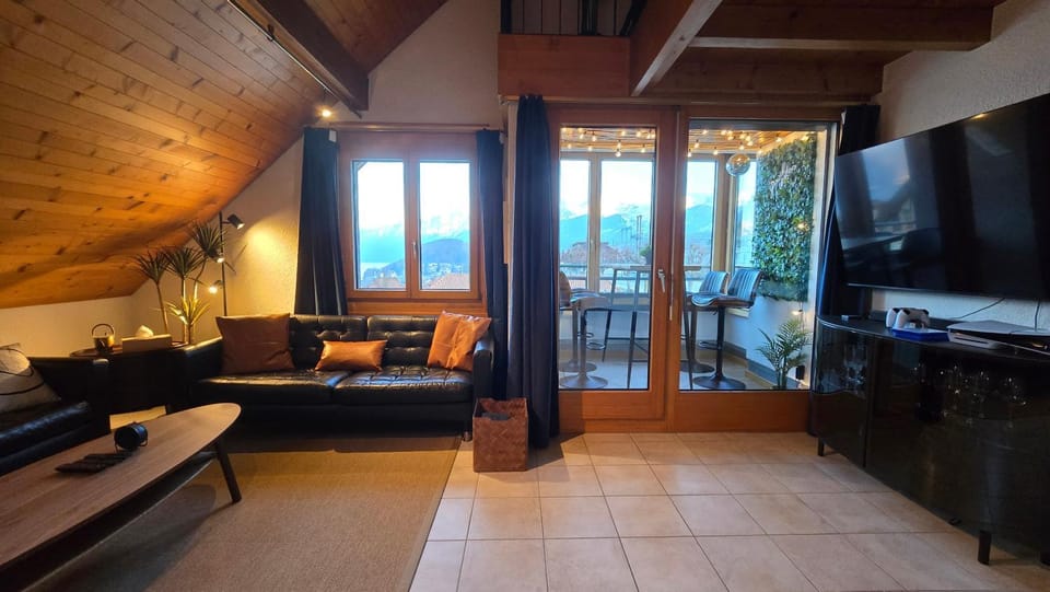 Communal lounge/ TV room, View (from property/room), Balcony/Terrace, Living room