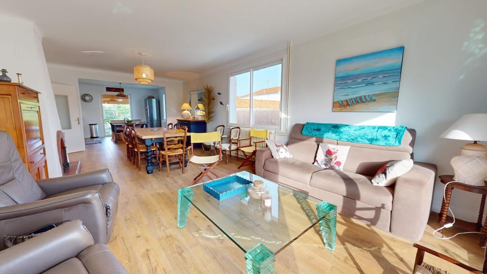 Communal lounge/ TV room, Living room