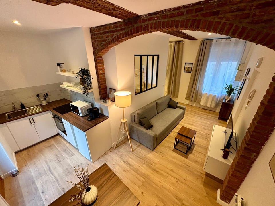 Kitchen or kitchenette, Living room, Photo of the whole room, Seating area, Dining area, Bedroom