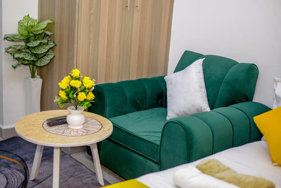 TASTEFULLY-FURNISHED GRAND MID-TOWN SUITEs 60 Apartment in Nairobi County