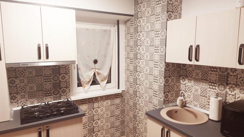 Kitchen or kitchenette, pet friendly, stove