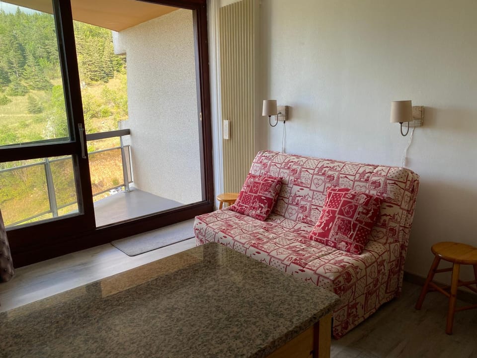 Bed, Living room