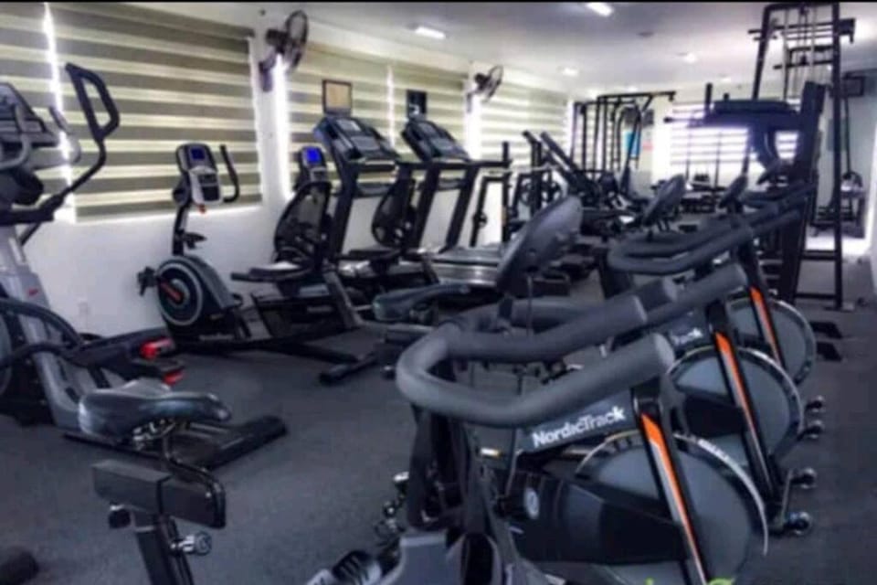 Sheryll Escapes - 1109, Phase 2 La Grande, breezy, hotel amenities! Apartment in Angeles
