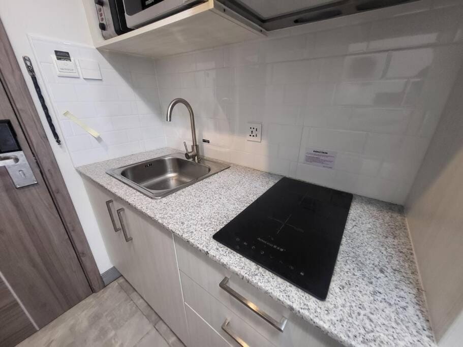 Sheryll Escapes - 1109, Phase 2 La Grande, breezy, hotel amenities! Apartment in Angeles