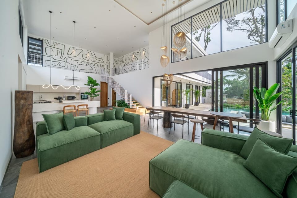 Kitchen or kitchenette, Living room, Seating area, Dining area