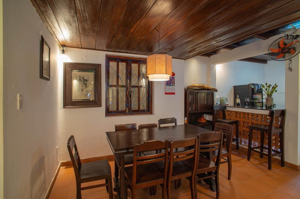Seating area, Dining area