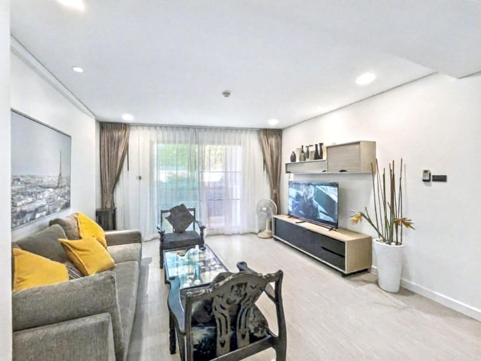 Communal lounge/ TV room, TV and multimedia, Living room