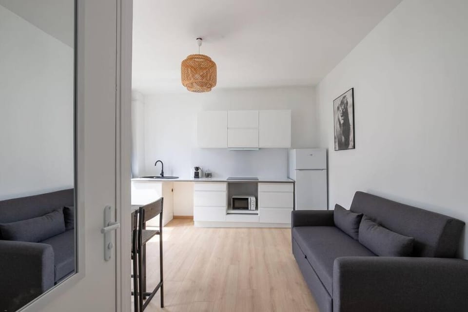 Clichy New Flat 15 Min from Paris , Ideal for 4 Guests Apartment in Clichy
