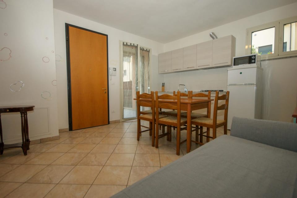 Kitchen or kitchenette, Living room, Seating area, Dining area, stove