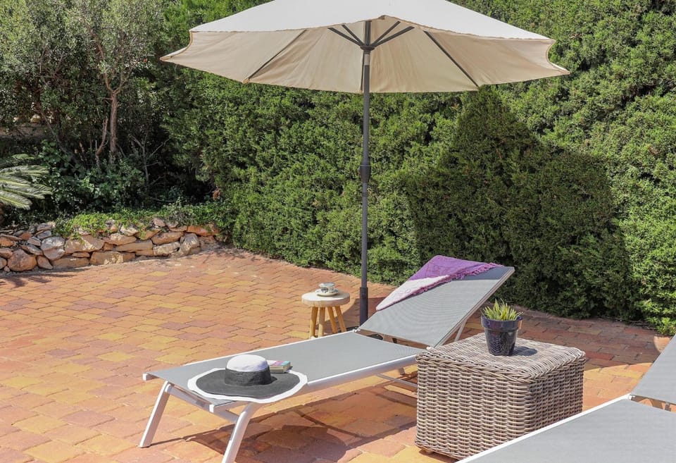 Patio, Day, Garden, sunbed