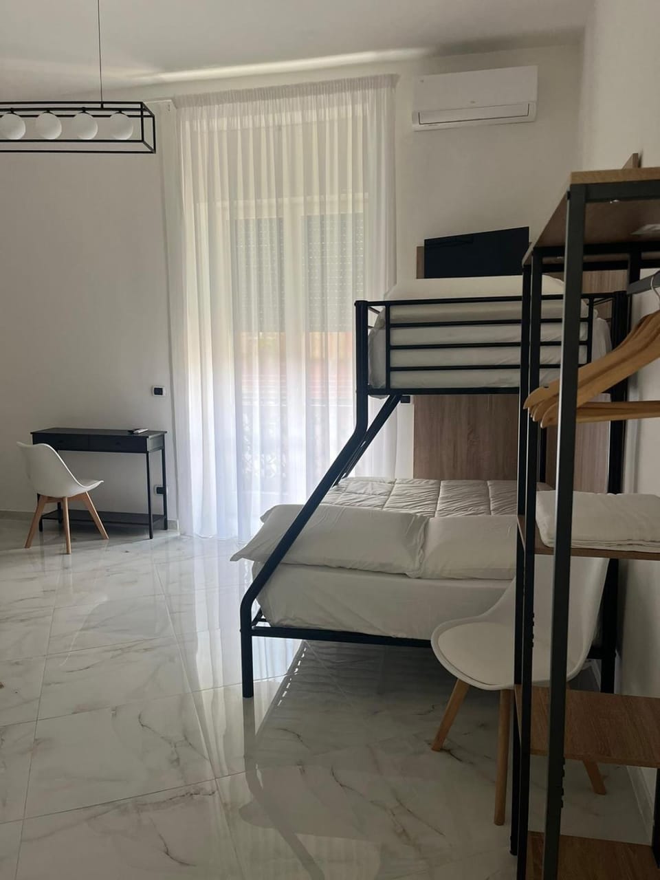 Bed, Photo of the whole room, Bedroom, bunk bed, air conditioner